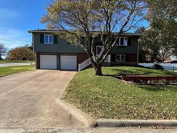 1229 W 14th Street Ct, Chanute, KS 66720