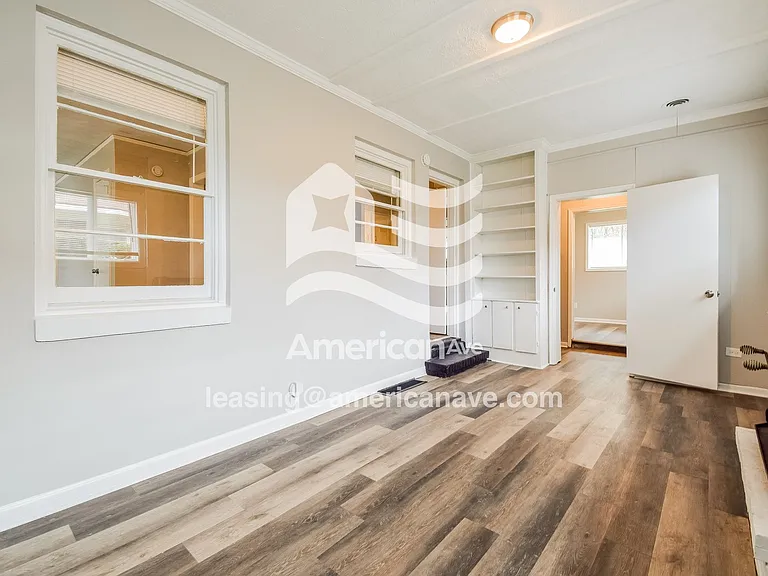 1553773_005_wm_-_living_room_13547635.jpg