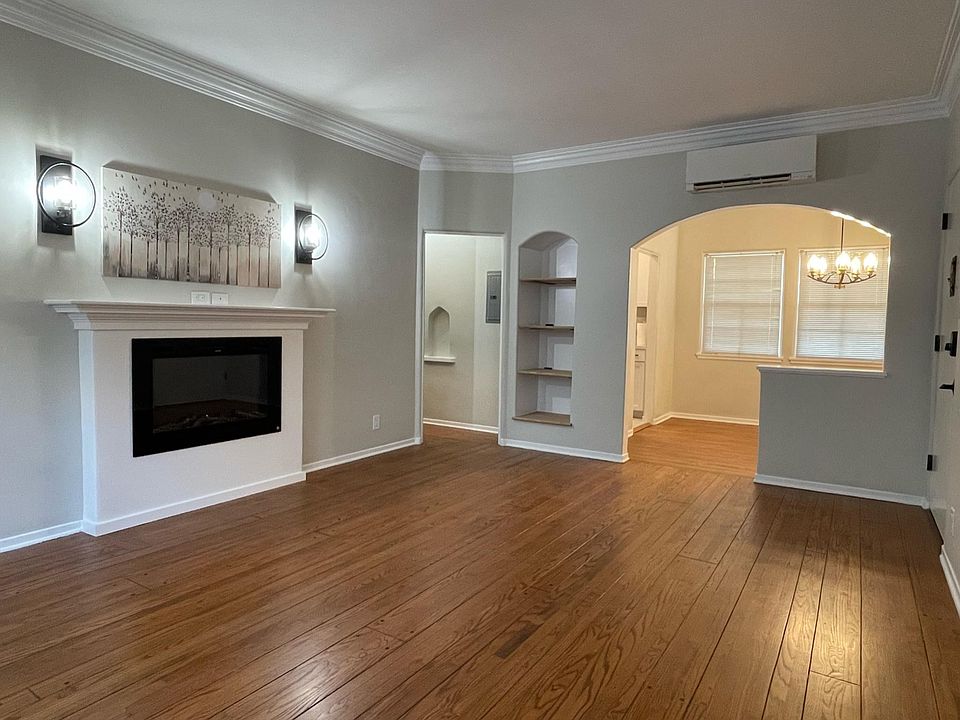 Living Room (with electric fireplace)