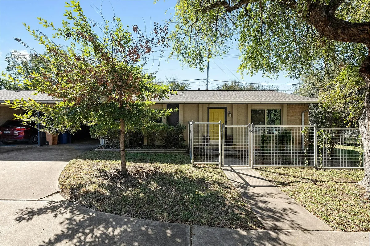 Building Photo - 3713 Menchaca Rd #A