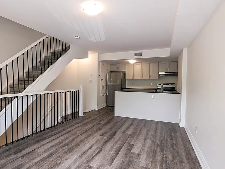 169 Lancaster St W #503 — Photo 4