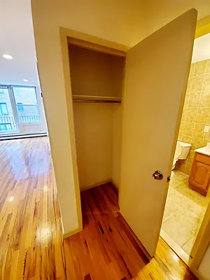 Rented by Metro Garden Realty NYC | media 24