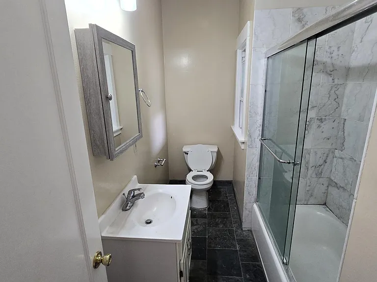 2 bed, 1.0 bath, 800 sqft, $2,450 — Photo 5