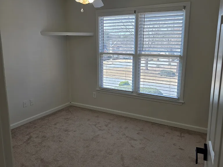 100 Silver Water Ct — Photo 36
