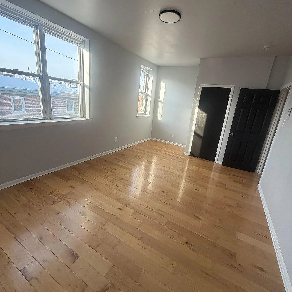 3 bed, 1.0 bath, 750 sqft, $2,150 — Photo 3