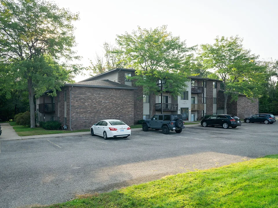 23-web-or-mls-Unit #11 17980 Cove St Spring Lake, MI, United States-23_09112025