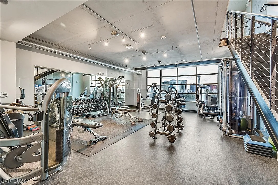 1 bed, 1.0 bath, 917 sqft, $3,000 — Photo 2