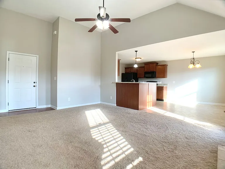842 Shelton Cir — Photo 3