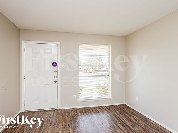 3rd image of 6476 La Grange Cir