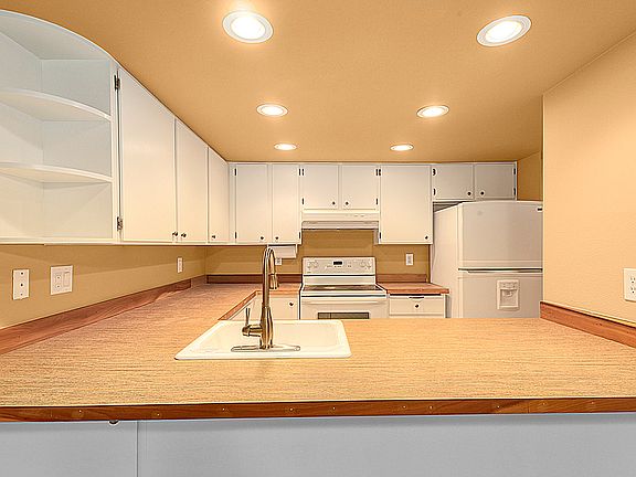 2nd image of 14609 NE 40th St APT H2
