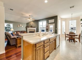 8313 Fall Crest Dr, Hurst, TX 76053