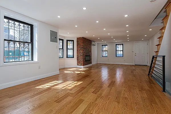 Rented by Friedman Mayer, LREB | media 4