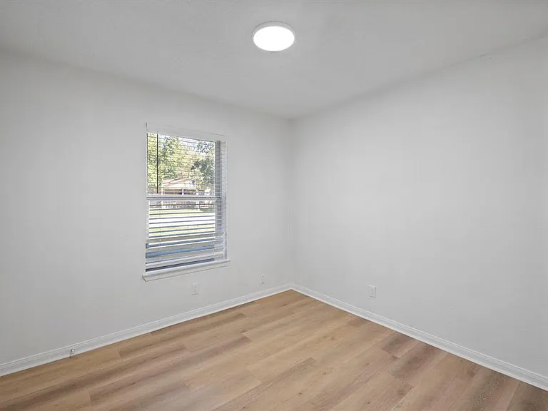 700 Lyle West Ave #A — Photo 11