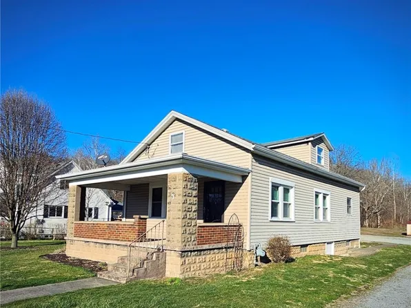 703 Peer St, Smithton, PA 15479