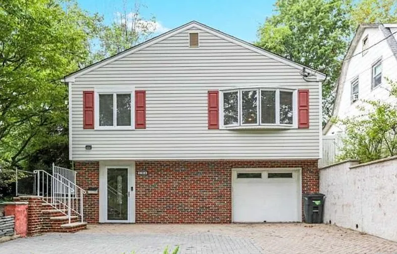 3 bed, 2352 sqft, $4,400 — Photo 1
