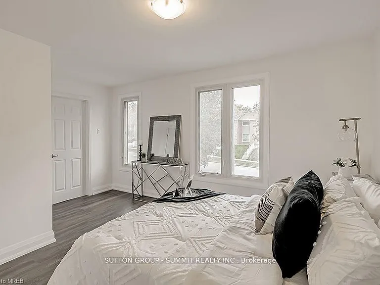 16 Upper Canada Dr #UPPER — Photo 23