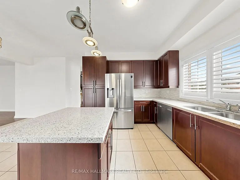 72 Middlecote Dr — Photo 15