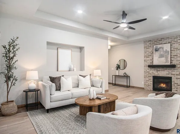 501 S Huckleberry Trl, Harrisburg, SD 57032