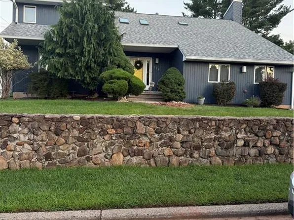 121 W Hill Rd, Colonia, NJ 07067