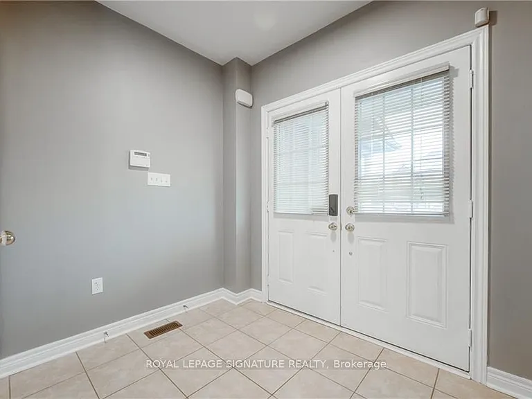 10 Keith Cres — Photo 4