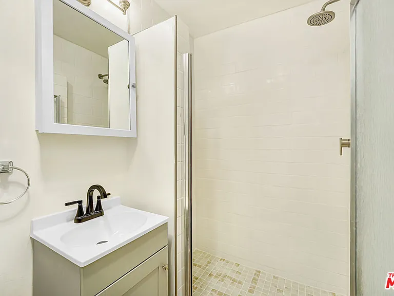 8208 Romaine St #1 — Photo 10