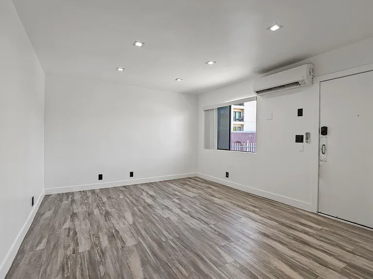 830 Bartlett St #8 — Photo 11