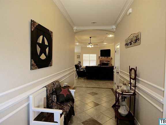 2nd image of 1900 Carriage House Dr