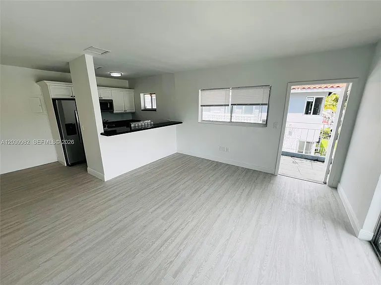 2033 Calais Dr #10 — Photo 3