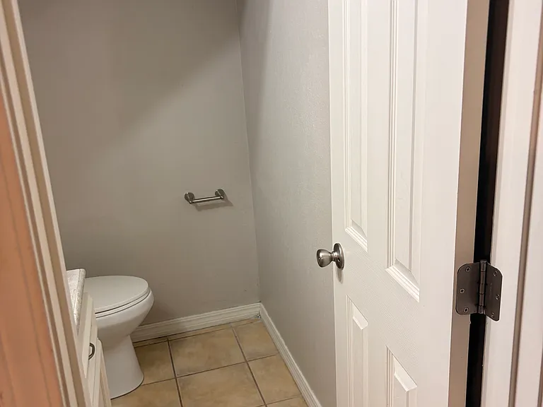 827 Hardy Springs Cir #B — Photo 11