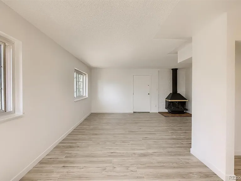 Full living/dining area