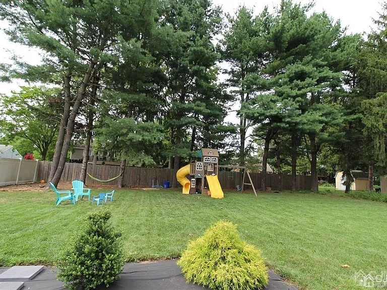 47 Linden Ln — Photo 30