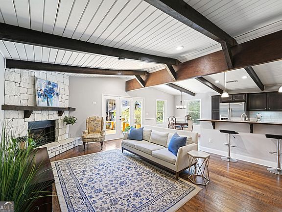 4th image of 2370 Drew Valley Rd NE