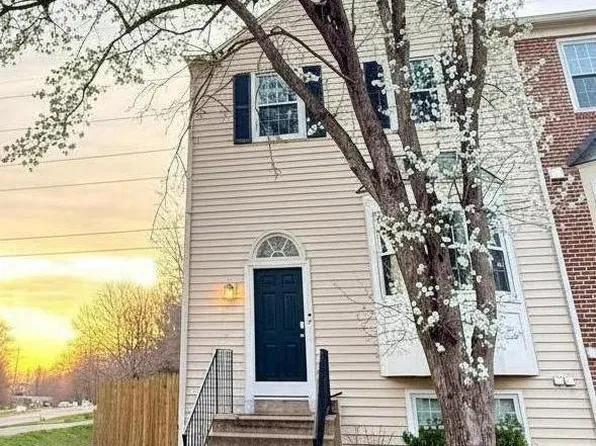 12346 Field Lark Ct, Fairfax, VA 22033