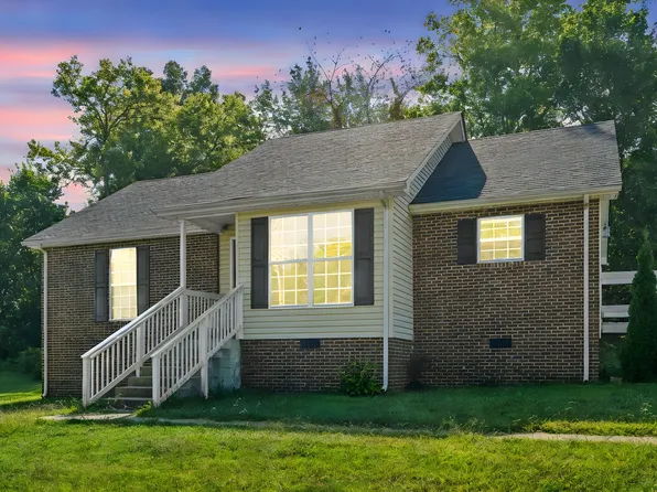 1027 Woodbrier Ln, Greenbrier, TN 37073