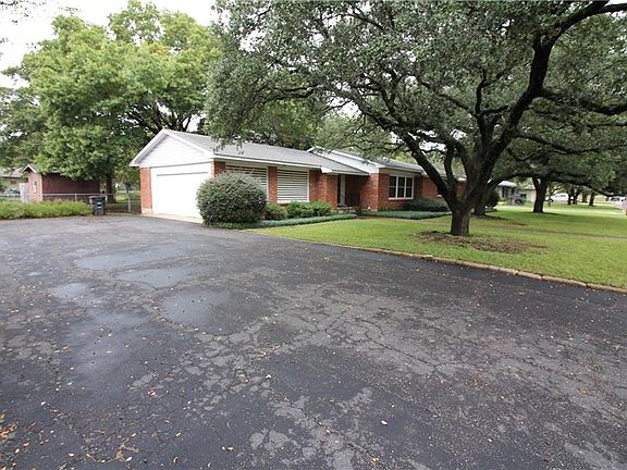 2nd image of 1210 Crestview Dr