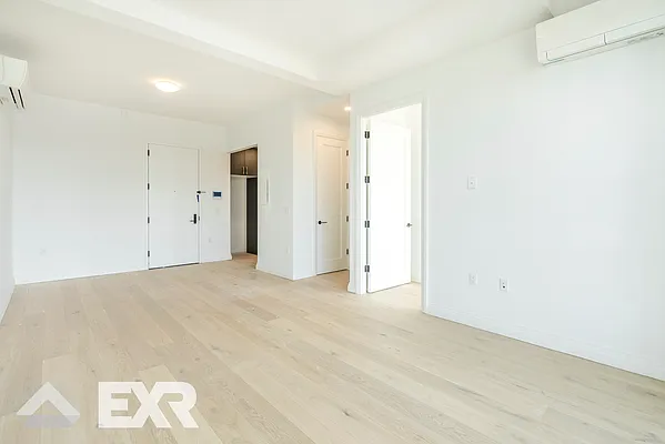 Rented by EXR | media 7