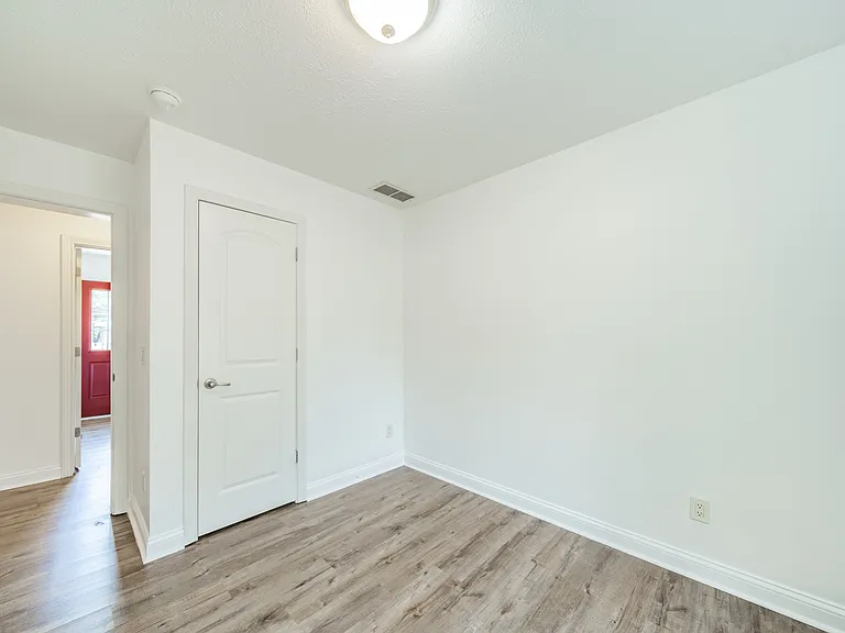 1015 N Gale St — Photo 15