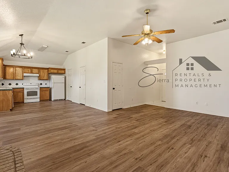 2304 Sandstone Dr — Photo 4