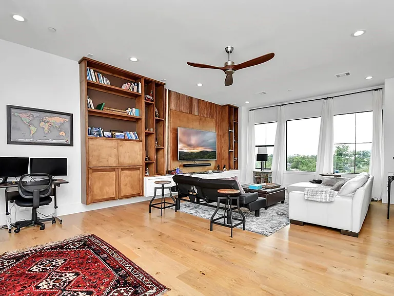 2303 Yupon St — Photo 44