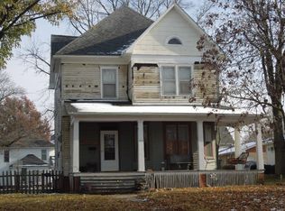 215 S Maple St, Nokomis, IL 62075