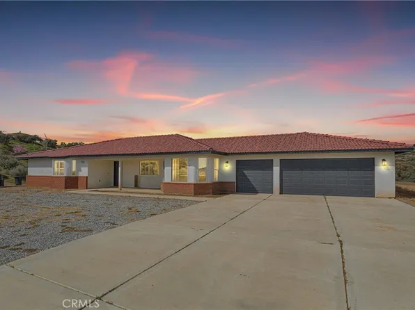 7372 Barker Rd, Oak Hills, CA 92344