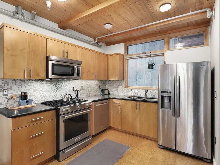 4216 N Mississippi Ave #202 — Photo 5