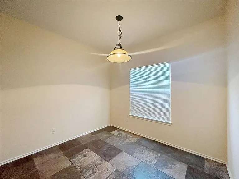 18208 Maxa Dr — Photo 4
