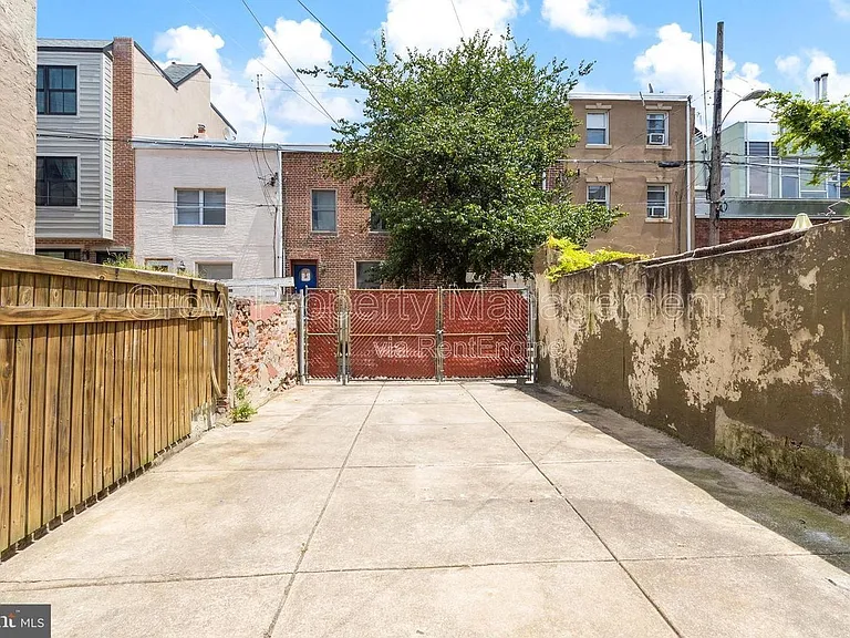 755 S 10th St — Photo 20