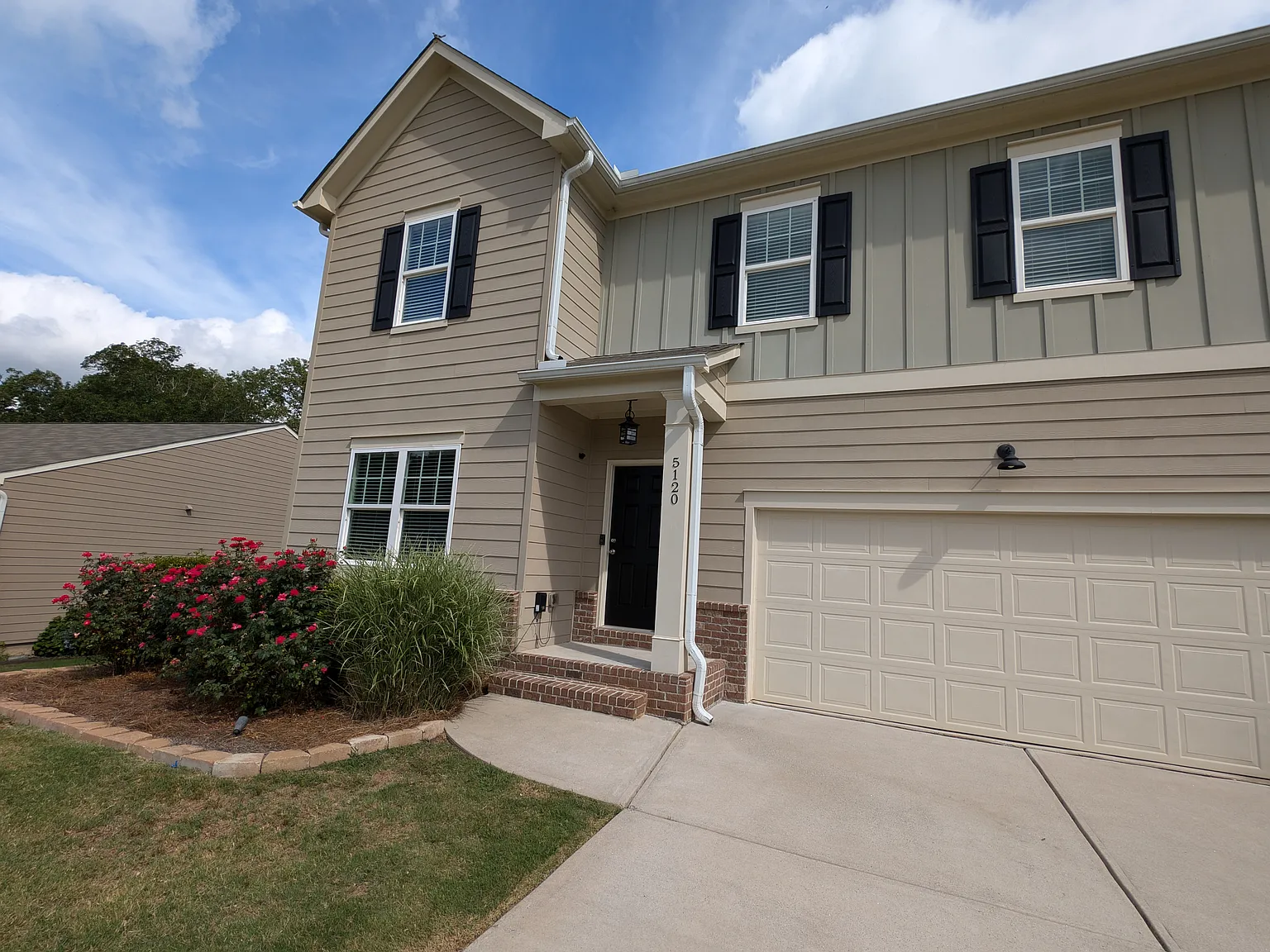 4 bed, 2684 sqft, $2,600 — Photo 2