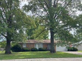 1801 Reynolds Dr, Charleston, IL 61920