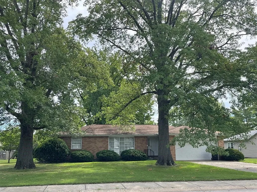 1801 Reynolds Dr photo 1