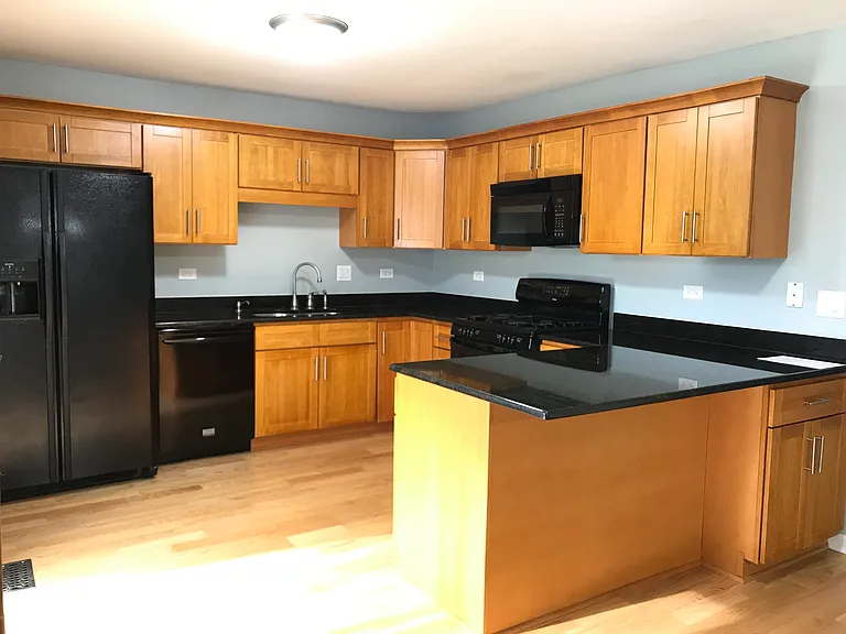 609 S 13th Ave — Photo 3