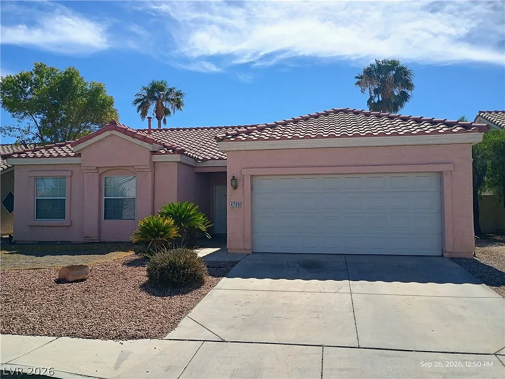 3 bed, 2.0 bath, 1435 sqft, $1,875 — Photo 1