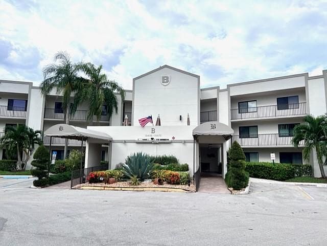 Clairmont Building B Main Entry with Elevator